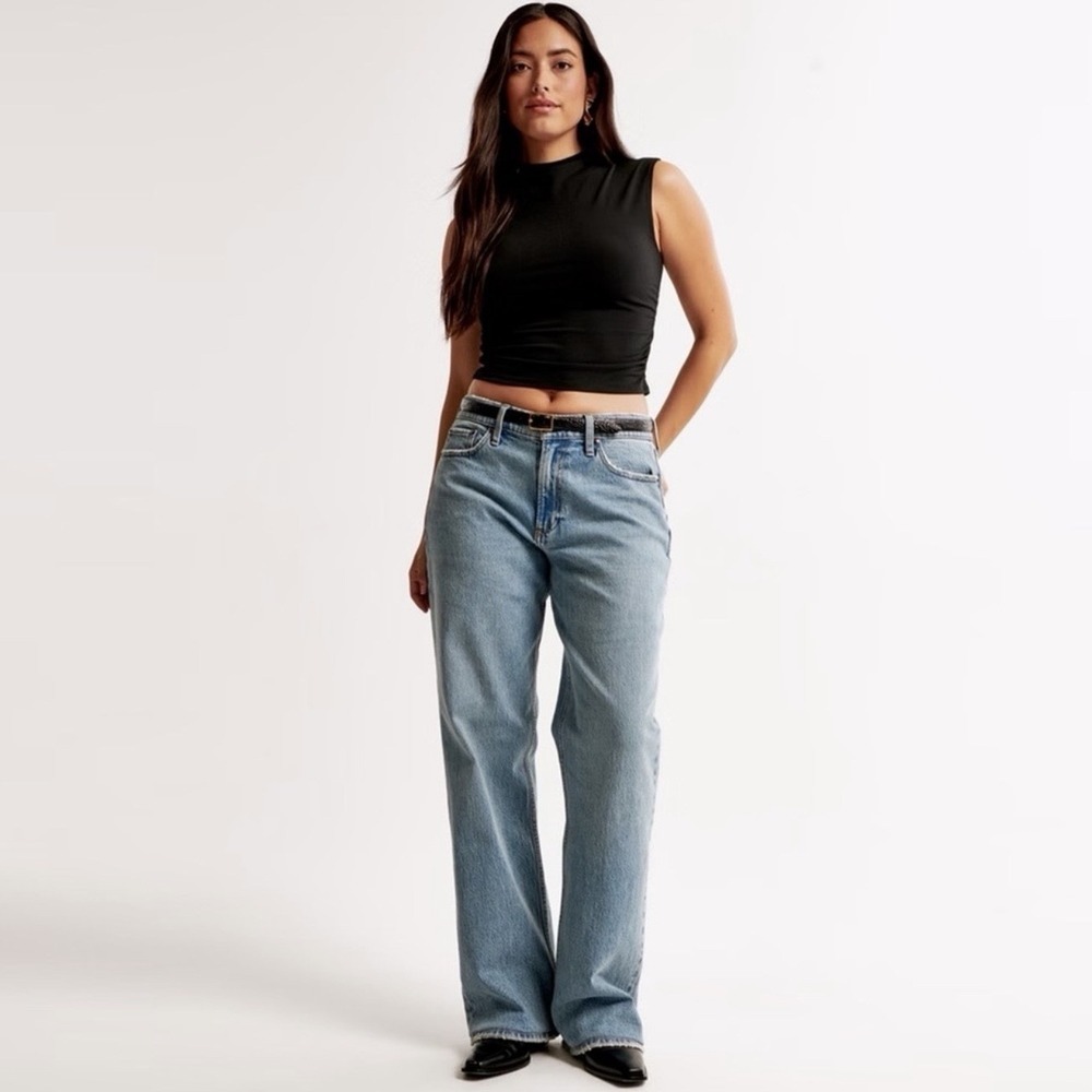 NWT Abercrombie & Fitch The Baggy‎ Low Rise Medium Wash Jeans